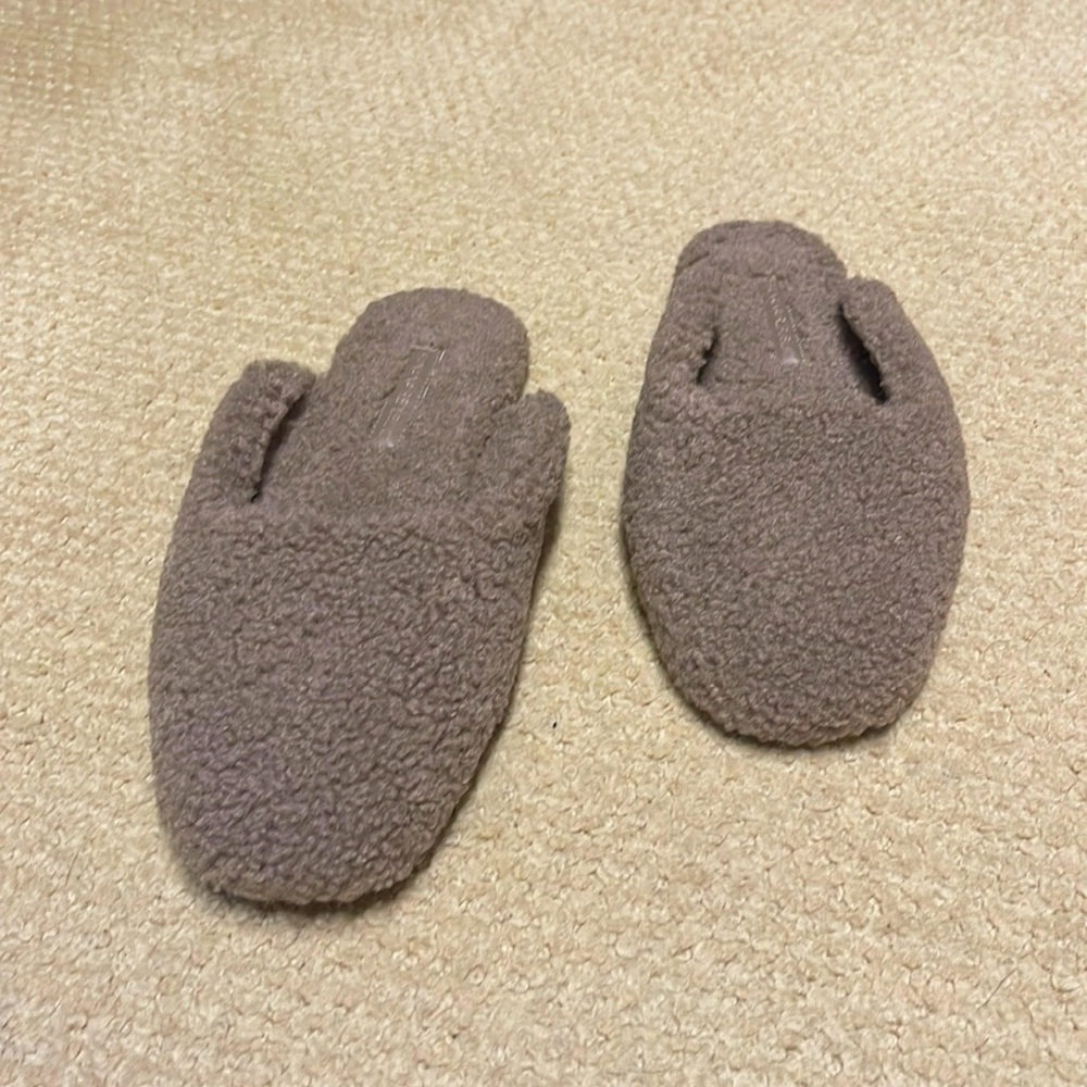 Banana Republic Taupe Sherpa Slipper Slides [size 7-8]